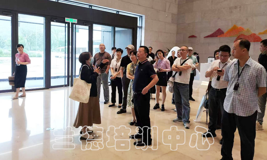 1720598046669291.jpg “侨界代表人士国情研修班暨侨务干部专题”培训班(2024231033) (3).jpg