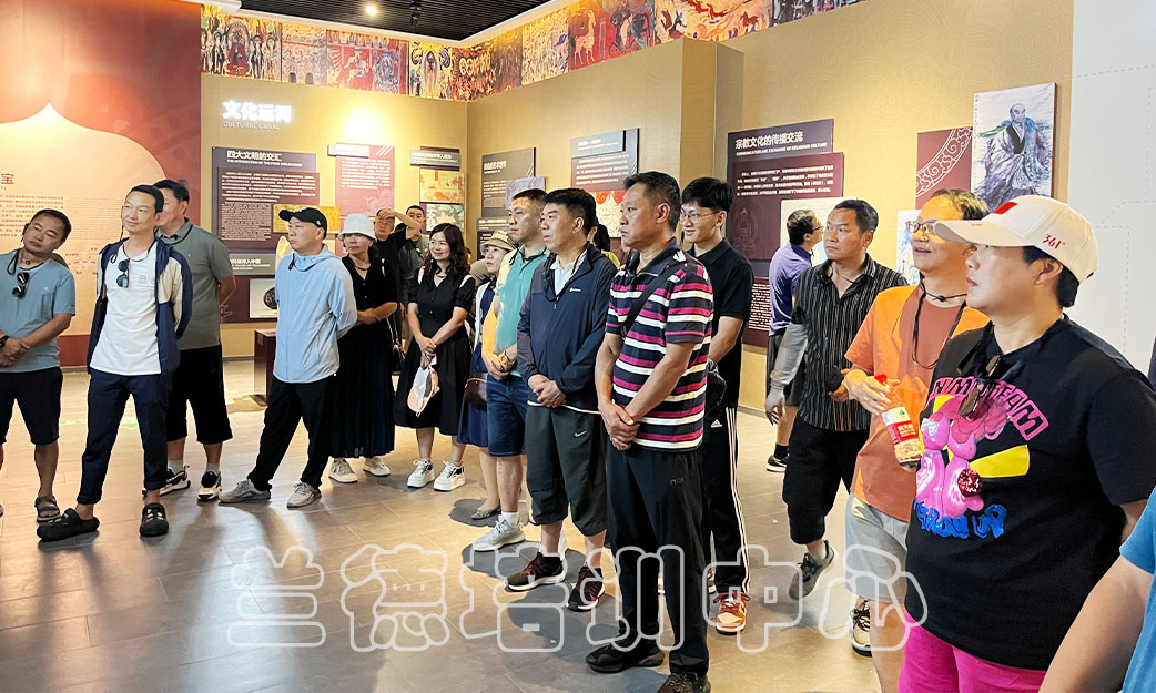 1720598385635188.jpg “民营经济代表人士理想信念教育异地”培训班(2024111034) (3).jpg