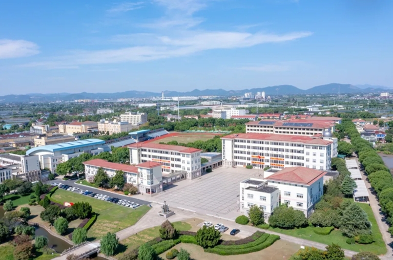 1753434017464629.jpg 湖州市菱湖中学.jpg