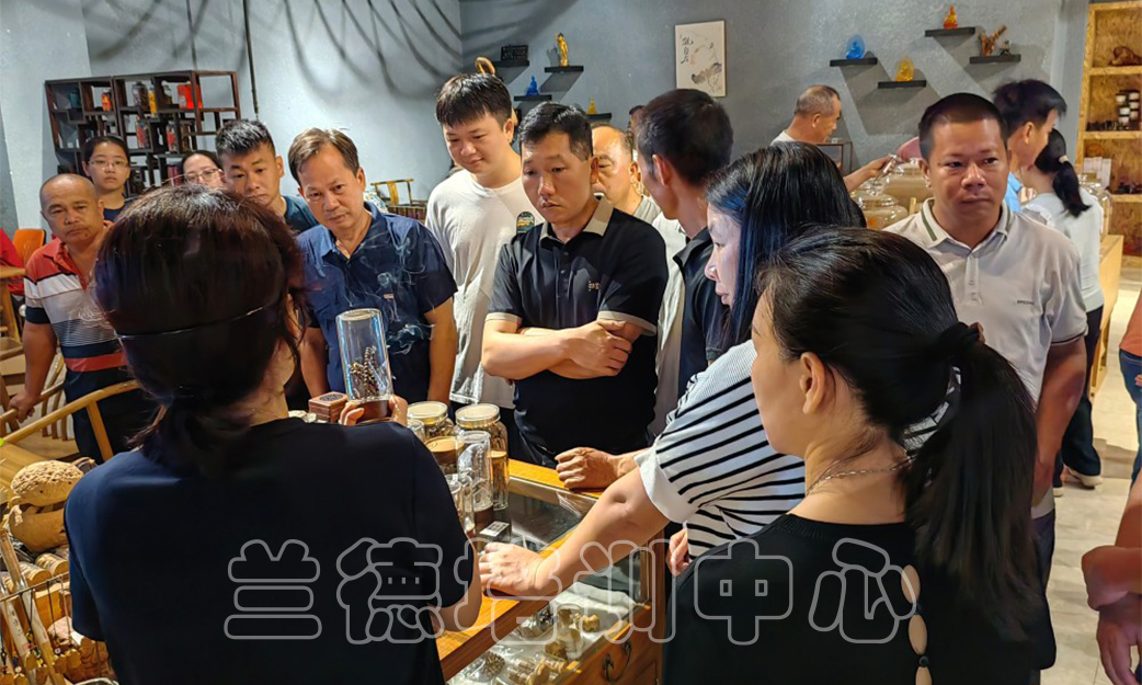 1758678181379888.jpg 1758678181379888.jpg